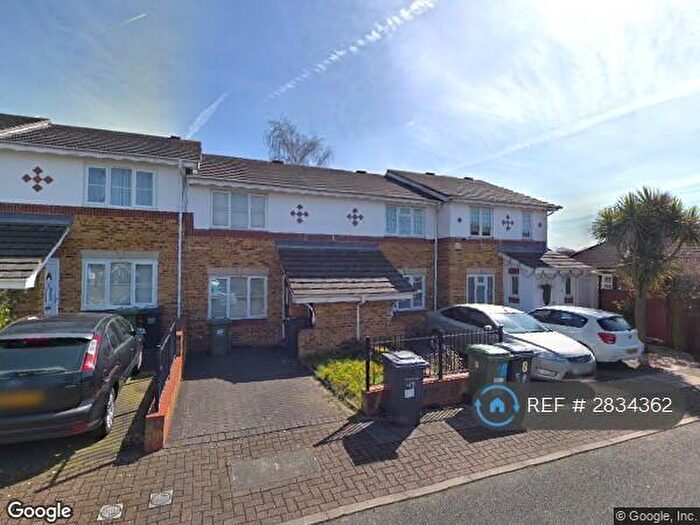 2 Bedroom Semi-Detached House To Rent In Sissinghurst Close, Bromley, BR1
