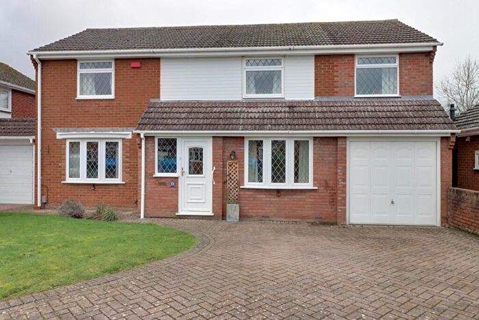 4 Bedroom Detached House To Rent In Woodpecker Close, Reading, RG10
