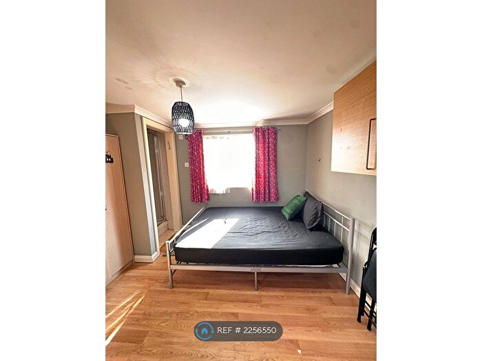 Studio To Rent In Hounslow, Hounslow, TW4