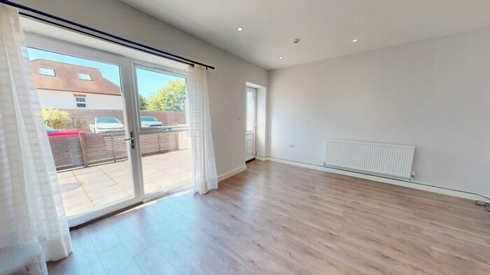 2 Bedroom Flat To Rent In Higher Drive, Purley, CR8