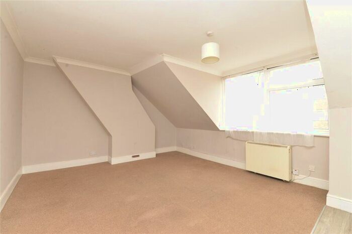 2 Bedroom Apartment For Sale In Station Road, New Milton, Hampshire, BH25