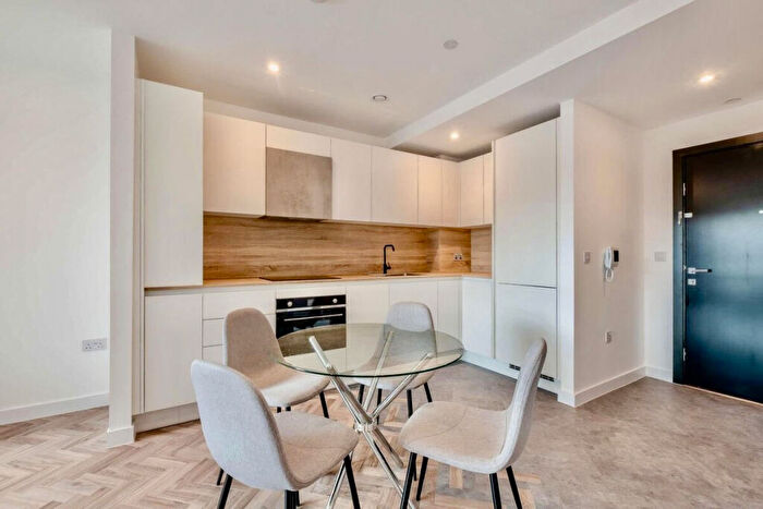 1 Bedroom Apartment To Rent In River Apartments, Gillender Street, London, E3