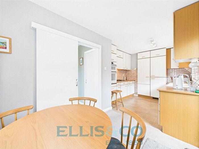 3 Bedroom Bungalow For Sale In Cavendish Close, Tonbridge, Kent, TN10