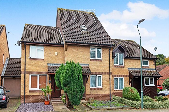 2 Bedroom Maisonette To Rent In Heathlee Road, Crayford, Kent, DA1