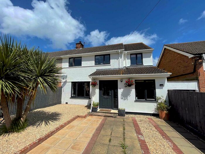 4 Bedroom Semi-Detached House For Sale In Mill Close, Bristol, BS20