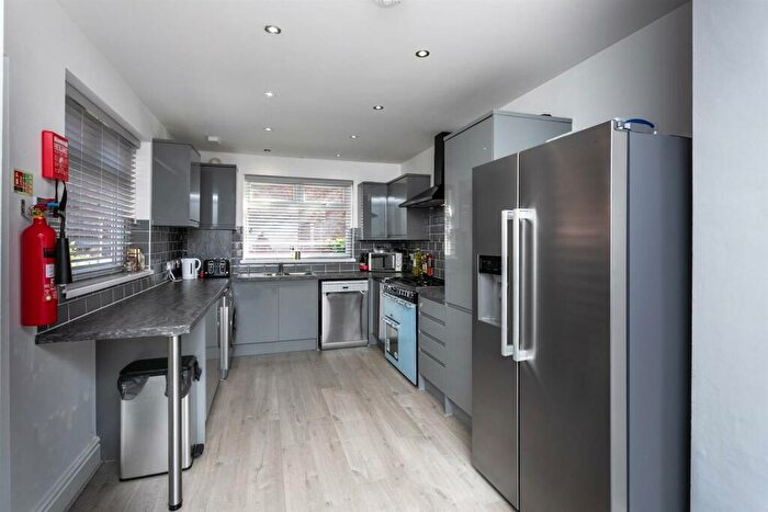 5 Bedroom End Of Terrace House To Rent In £ Pppw, Hall Road, Victoria Park, M14