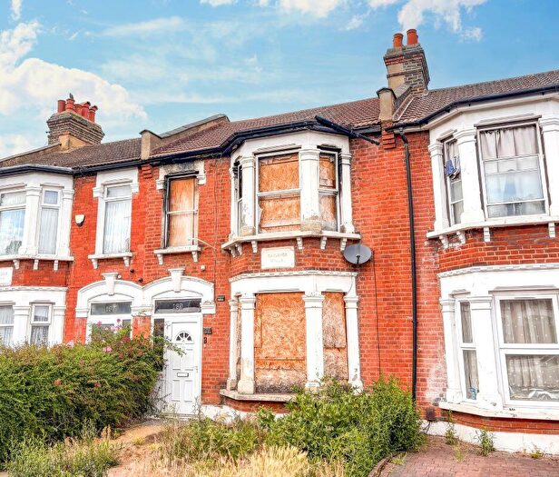 3 Bedroom Terraced House For Sale In Windsor Road, Ilford, IG1