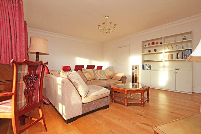 3 Bedroom Flat For Sale In Staveley Road, Eastbourne, BN20