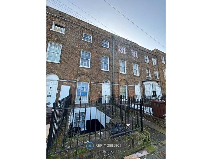 1 Bedroom Flat To Rent In Ordnance Terrace, Chatham, ME4