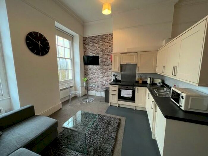 Studio To Rent In Berkeley Square, Bristol, BS8 - Photo 2