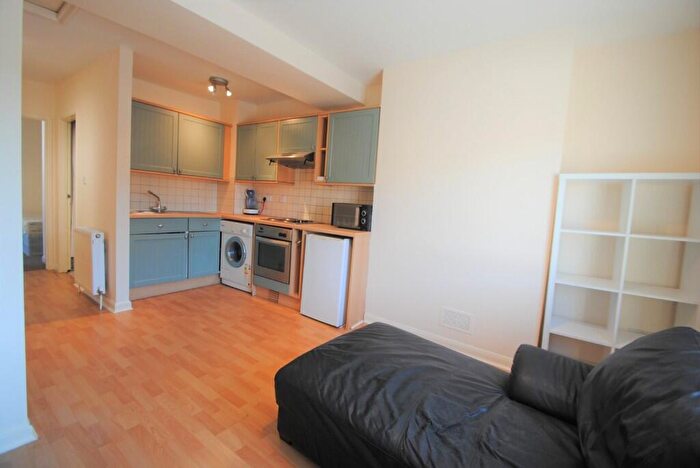1 Bedroom Flat To Rent In Holdenhurst Road, Bournemouth, Dorset, BH8