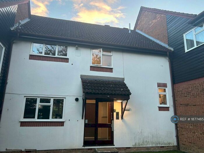 2 Bedroom Flat To Rent In Brackenwood Lodge, Barnet, EN5