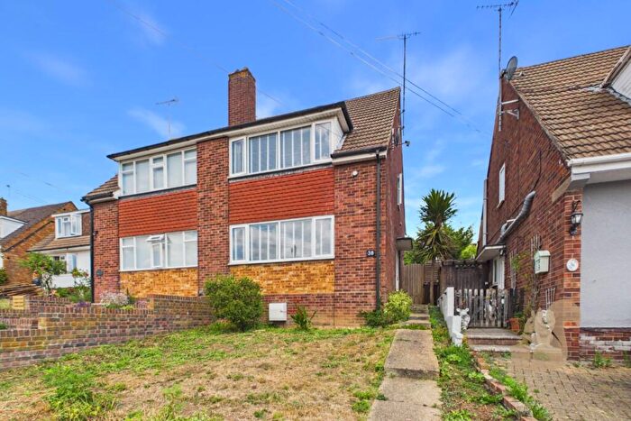 3 Bedroom Semi-Detached House For Sale In Hugh Dickson Road, Colchester, CO4