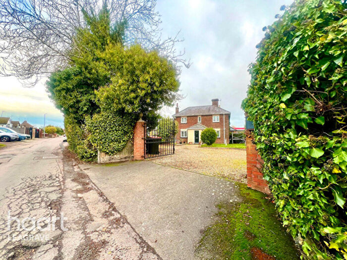 4 Bedroom Detached House For Sale In Drury Lane, Dunstable, LU5