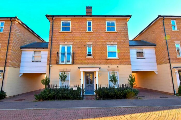 5 Bedroom Link Detached House To Rent In Buckthorn Road, Dunmow CM6