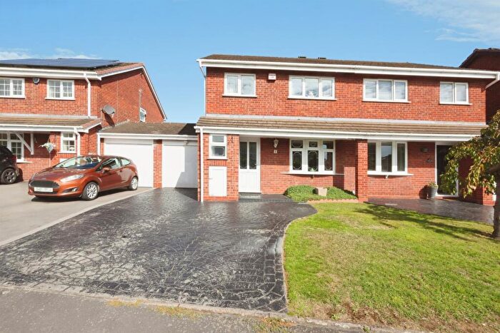3 Bedroom Semi Detached House For Sale In Delamere Close, Birmingham, B36