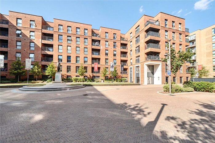 2 Bedroom Apartment For Sale In Memorial Avenue, Slough, Berkshire, SL1