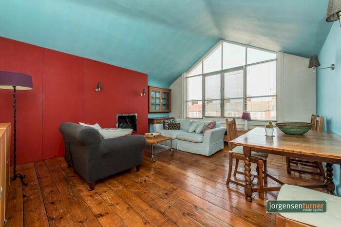 2 Bedroom Flat To Rent In Uxbridge Road, Shepherds Bush, London, W12