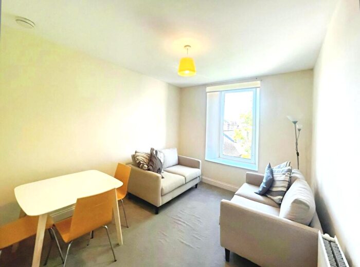 5 Bedroom Flat To Rent In (F) Clerk Street, Edinburgh, EH8