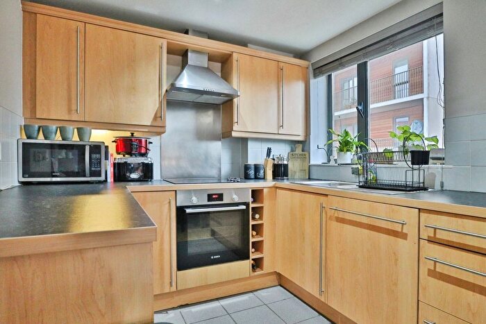 2 Bedroom Flat For Sale In City Walk, Leeds, West Yorkshire, LS11