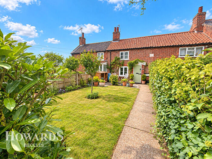 2 Bedroom Cottage For Sale In Station Road, Geldeston, Beccles, NR34