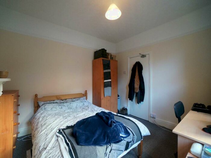 4 Bedroom House To Rent In Friars Road, Bangor, Gwynedd, LL57