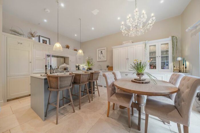 4 Bedroom Detached House For Sale In Chipping Norton, Oxfordshire, OX7