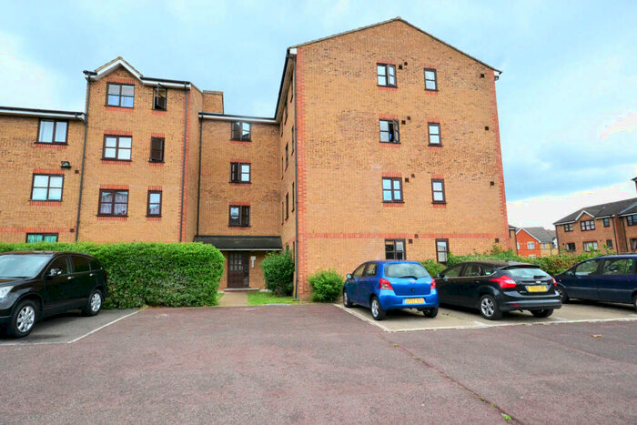 3 Bedroom Flat To Rent In John Williams Close, New Cross, SE14