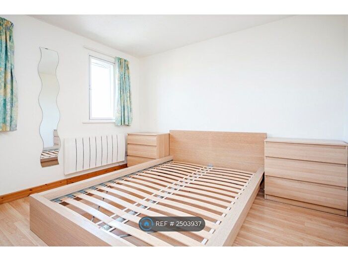 1 Bedroom Flat To Rent In Donne House, London, SE14