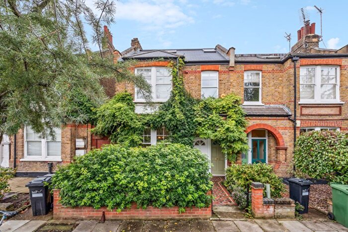 2 Bedroom Flat To Rent In Aylmer Road, Wendell Park, W12