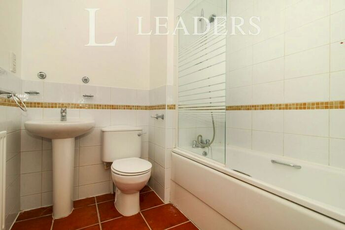 2 Bedroom Flat To Rent In Christchurch, BH23