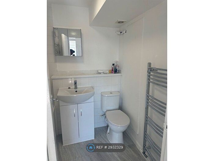 2 Bedroom Flat To Rent In Orchard House, Erith, DA8