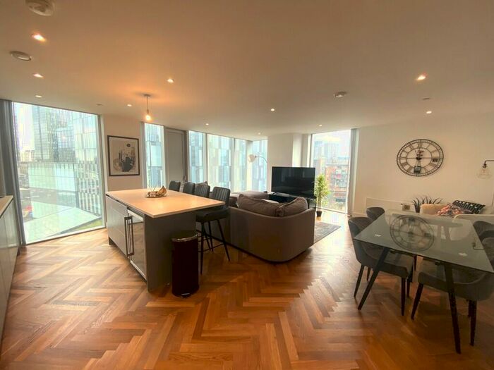 3 Bedroom Apartment To Rent In East Tower, Owen Street, M15