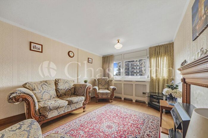 3 Bedroom Flat For Sale In Cable Street, London, E1