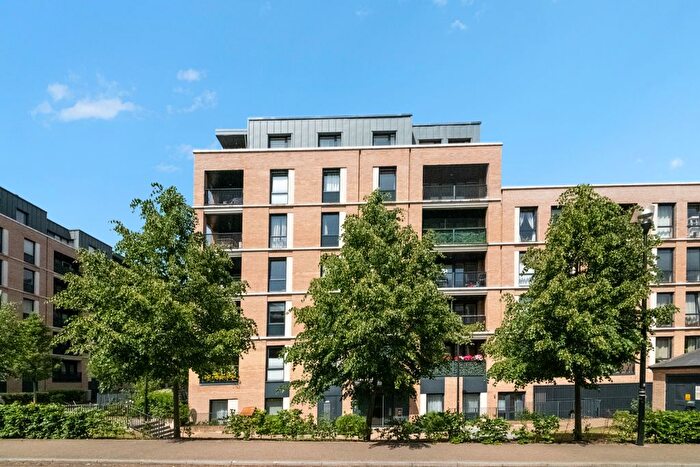 2 Bedroom Flat For Sale In Denman Avenue, Southall, UB2