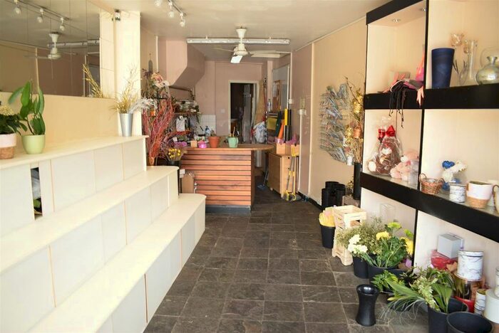 Property To Rent In Roding Lane South, Ilford, IG4