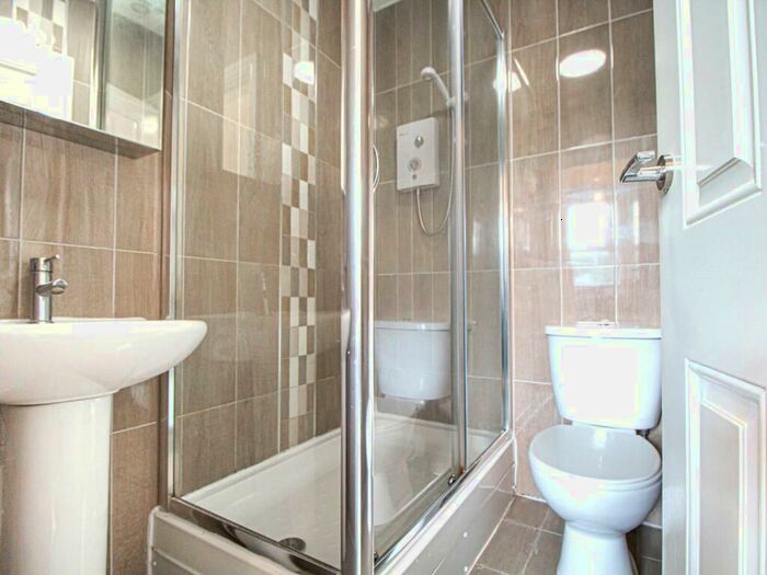 Apartment To Rent In Apt, Belle Vue Road #, LS3