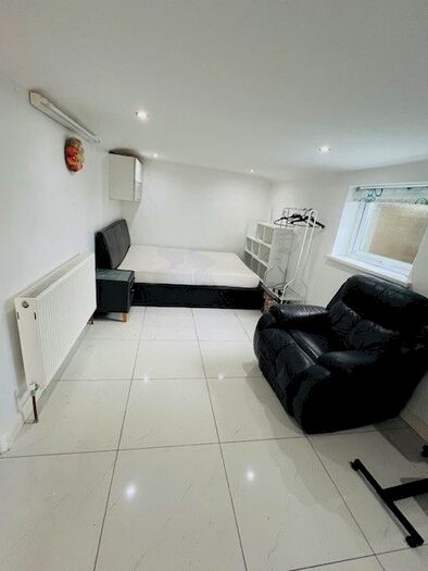 Studio To Rent In Lyndhurst Avenue, Pinner, Greater London, HA5