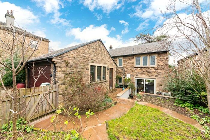 5 Bedroom Detached House For Sale In Broadbent Croft, Honley, HD9