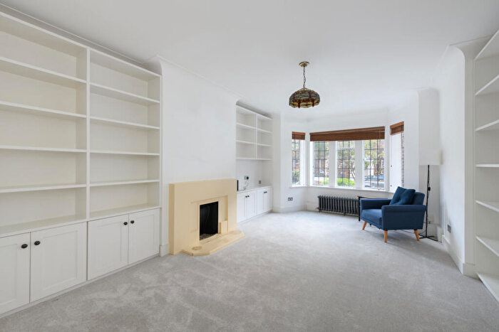 Apartment To Rent In Tudor Close, London, NW3