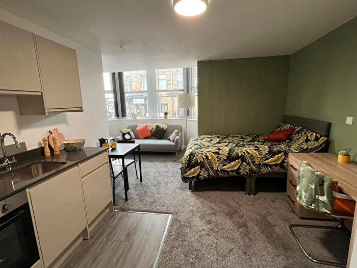 1 Bedroom Private Hall To Rent In Park Square, LA1