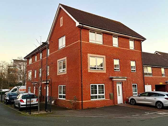 2 Bedroom Flat To Rent In Charles Arden Close, Southampton, Hampshire, SO16
