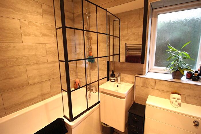 4 Bedroom Detached House For Sale In Beaufort Way, Ewell, Epsom, KT17