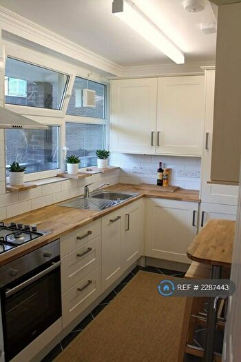 1 Bedroom Flat To Rent In St Helena Road, London, SE16