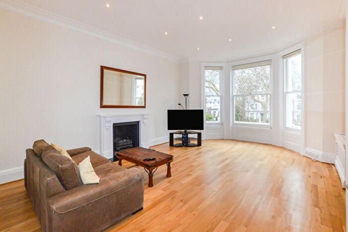 3 Bedroom Flat For Sale In Pembridge Square, London, W2