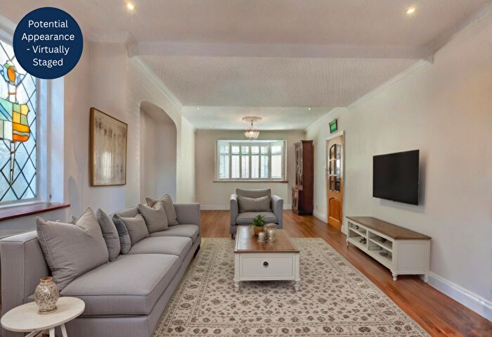 5 Bedroom Detached House To Rent In Upper Brentwood Road, Gidea Park, Romford, RM2