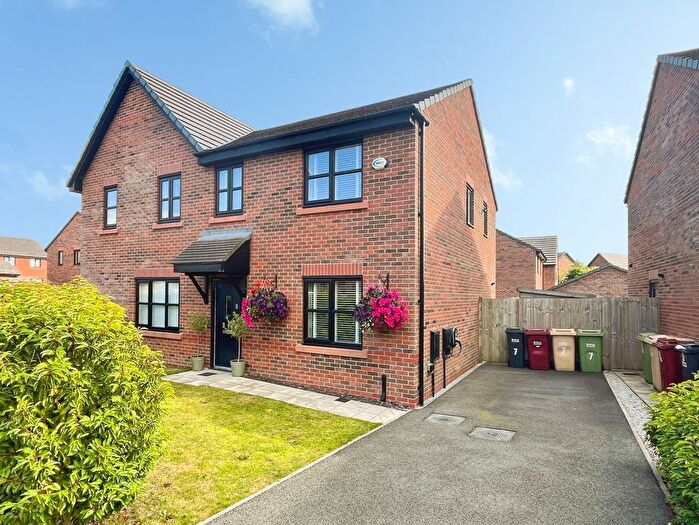 3 Bedroom Semi-Detached House For Sale In Borsdane Way, Westhoughton, BL5