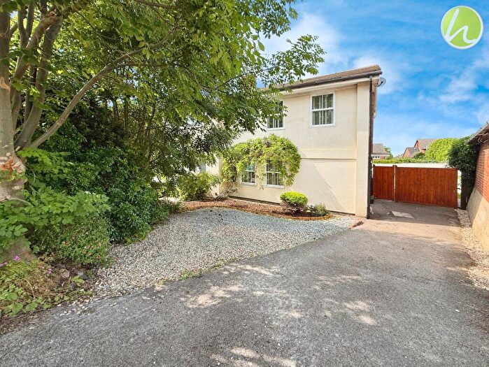 3 Bedroom Semi-Detached House For Sale In High Road, Orsett, RM16