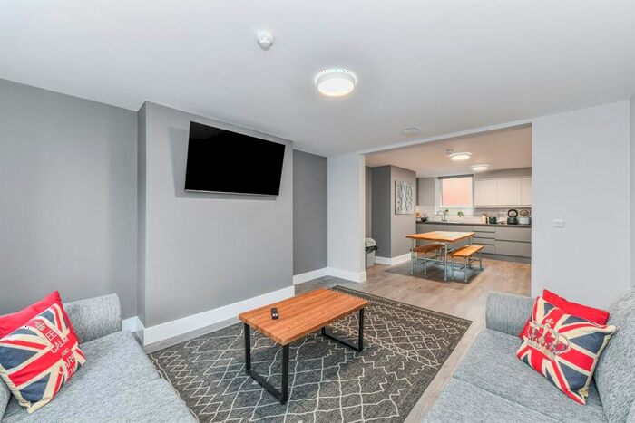 4 Bedroom Apartment To Rent In Bed Flat, High Road, Beeston, NG9