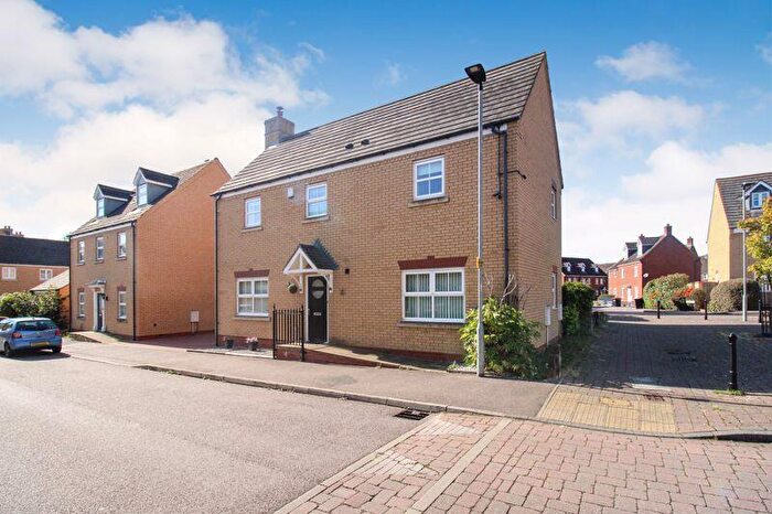 4 Bedroom Detached House For Sale In Maskell Drive, Bedford, MK42